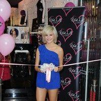 Pixie Lott cuts the ribbon and unveils her Autumn Winter range | Picture 87543